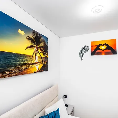 Apartment White Titanic *