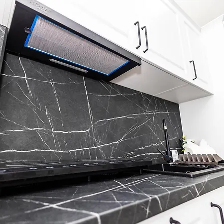 Apartment White Titanic